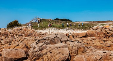 turistler Britanny'i içinde yürüyüş