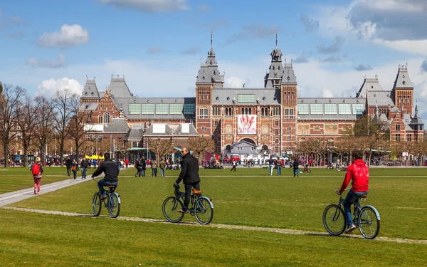 Fahrrad fahren in amsterdam — Stockfoto