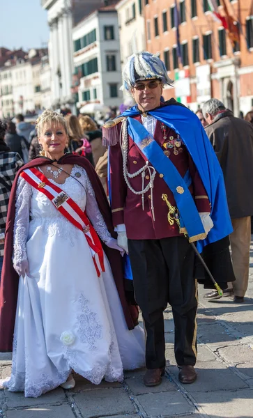 Couple d'âge mûr déguisé — Photo