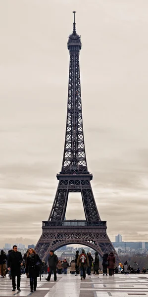 Torre Eiffel em um dia de inverno nublado — Fotografia de Stock