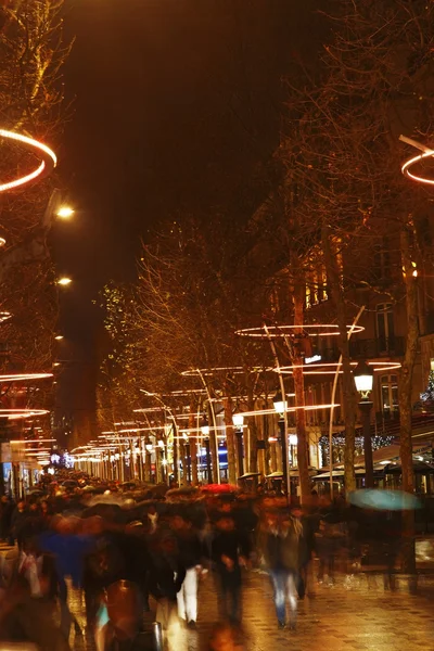 Menschenmenge auf den Champs Elysees — Stockfoto