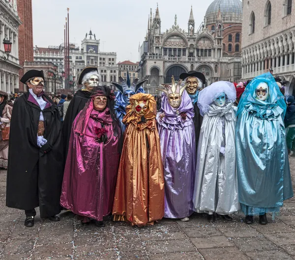 Gruppo di mascherati — Foto Stock