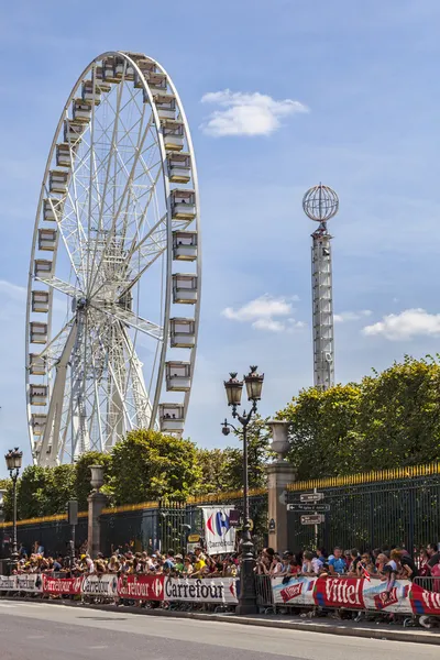 Spectators of Le Tour de France in Paris — Stock Photo, Image