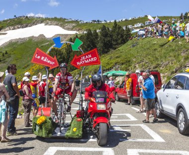 Bisiklet üzerinde komik karakter