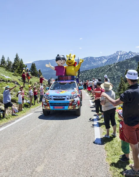 Haribo bil i Pyrenéerna — Stockfoto