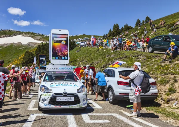 Alcatel jeden dotyk auto do Pyrenejí — Stock fotografie
