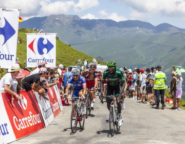 bisikletçiler üzerinde col de val louron azet