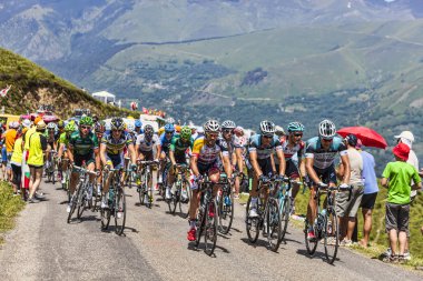 Pirene Dağları'nda peloton