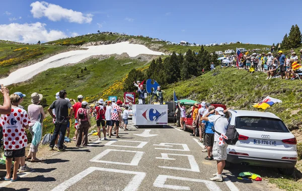 Camion Carrefour nelle montagne dei Pirenei — Foto Stock