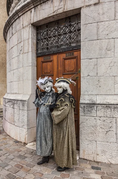 Couple Disguised — Stock Photo, Image