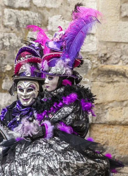 Portrait of a Disguised Couple — Stock Photo, Image