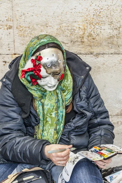 Woman Painting Masks — Stock Photo, Image