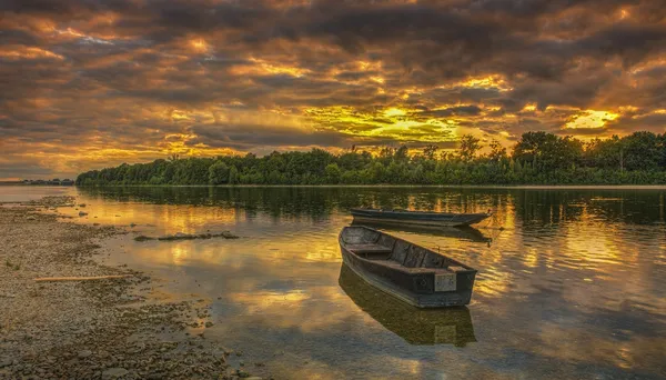 Západ slunce na řeky Loiry ve Francii — Stock fotografie