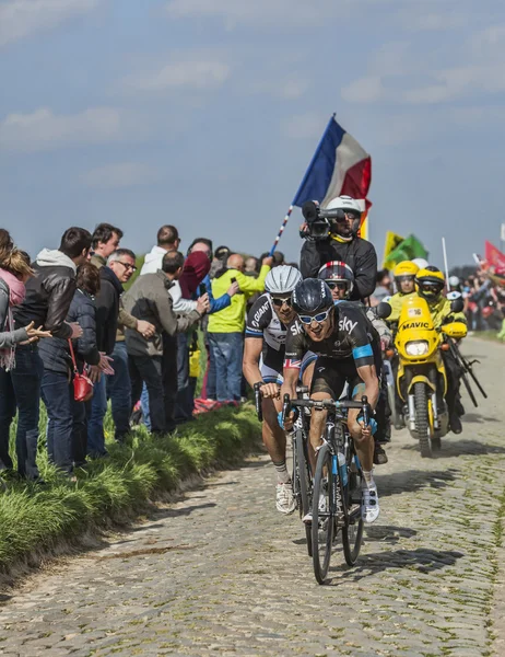 Dva cyklisty na Paříž roubaix 2014 — Stock fotografie