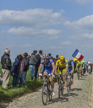Grup üç bisikletçiler-paris-roubaix 2014
