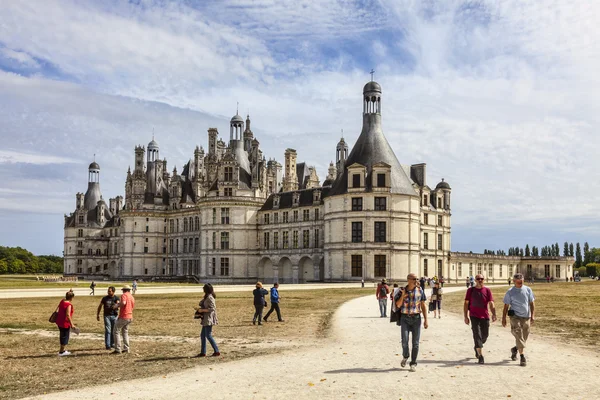 Turistas en el Castillo de Chambord — Foto de Stock