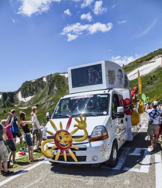 Cofidis veicolo nelle montagne dei Pirenei