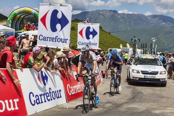 COL DE VAL LOURON-AZET, FRANCIA, 07 LUGLIO 2013: due ciclisti — Foto Stock