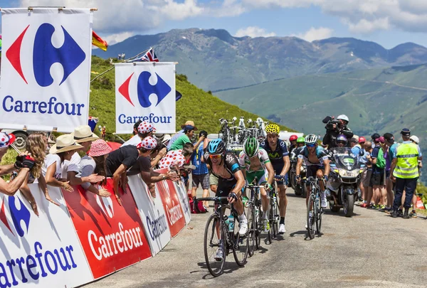 Ciclistas en el Col de Val Louron Azet — Foto de Stock