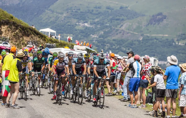 Peleton w Pirenejach góry — Zdjęcie stockowe