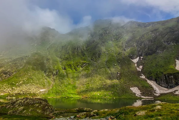 Detail Van Een Bergmeer Wolken Grote Hoogte Het Fagaras Gebergte — Stockfoto