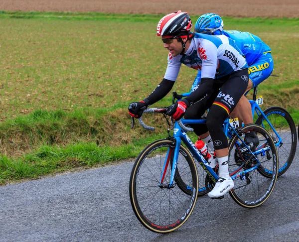 Chateau Renard França Março 2017 Dois Ciclistas Tony Galopin Lotto — Fotografia de Stock