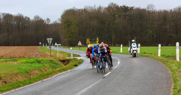 Chateau Renard France Mars 2017 Cinq Cyclistes Échappée Tony Galopin — Photo
