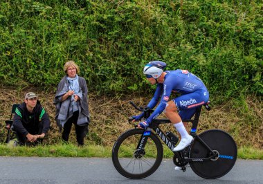 Louverne, Fransa - 30 Haziran 2021: Alpecin-Fenix Takımı 'ndan Belçikalı bisikletçi Tim Merlier Le Tour de France 2021' in 5.. 