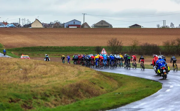 Angerville Γαλλία Μαρτίου 2017 Peloton Οδήγηση Βρεγμένο Οδόστρωμα Κατά Δεύτερο — Φωτογραφία Αρχείου