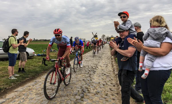 Templeuve Francia Abril 2018 Pelotón Que Monta Carretera Empedrada Templeuve — Foto de Stock