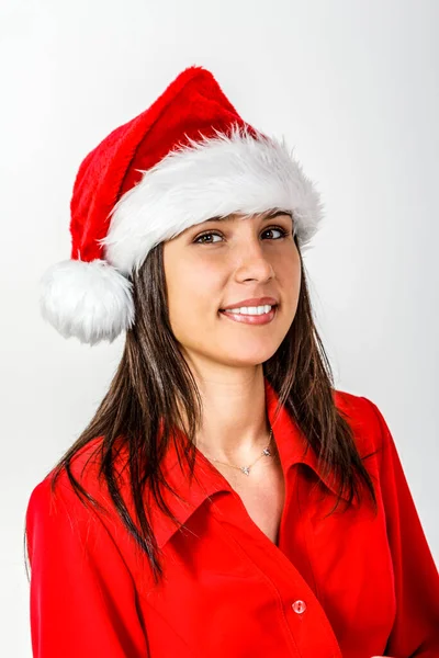 Porträt Eines Schönen Mädchens Mit Weihnachtsmütze Und Rotem Hemd — Stockfoto