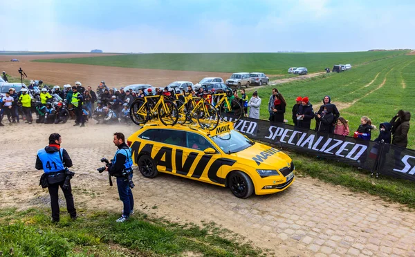 Viesly Frankrijk April 2019 Technische Auto Van Mavic Rijdt Kasseistrook — Stockfoto