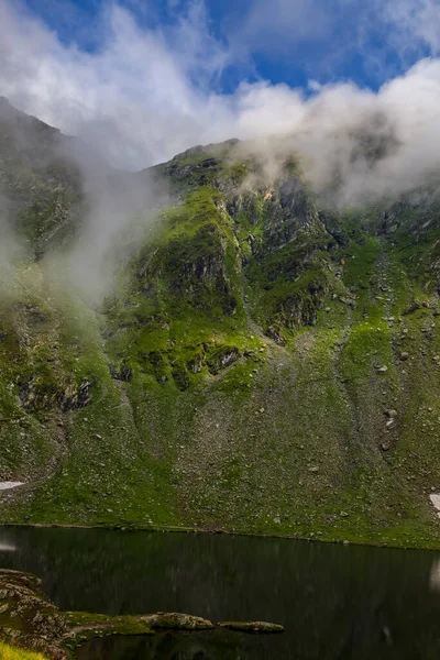 Détail Lac Montagne Nuages Haute Altitude Dans Les Montagnes Fagaras — Photo