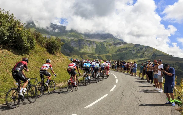 Col de la Madeleine, Fransa - 24 Ağustos 2020: Kriteryum du Dauphine 2020 'nin üçüncü safhasında, Ineos takımından İngiliz bisikletçi Christopher Froome,. 