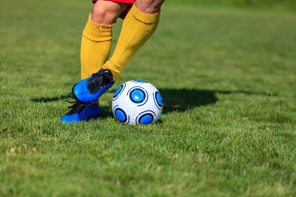 Imagen Primer Plano Los Pies Jugador Fútbol Regateando — Foto de Stock