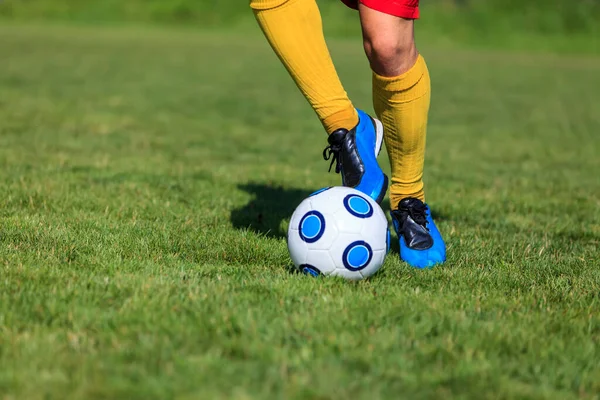 Imagem Close Dos Pés Jogador Futebol Driblando — Fotografia de Stock