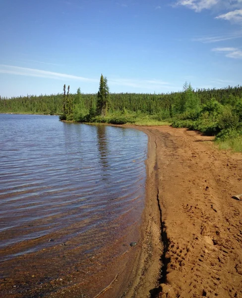 Krajobraz w labrador - jezioro i plaża — Zdjęcie stockowe