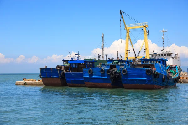 Afgemeerd houten vissersboten — Stockfoto