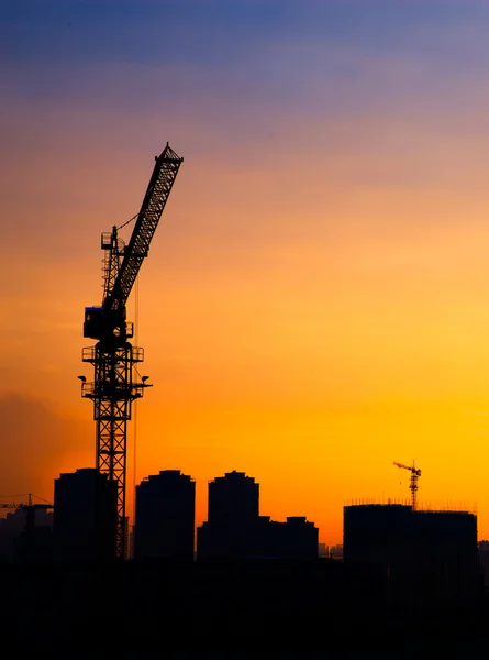 Silhouette of the tower crane — Stock Photo, Image