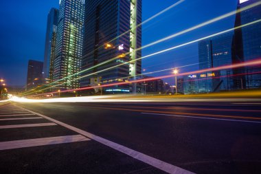 gece trafik cityscape özgeçmişlerine rotaları