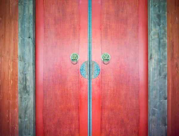 Tradycyjne chińskie drzwi drewniane — Zdjęcie stockowe