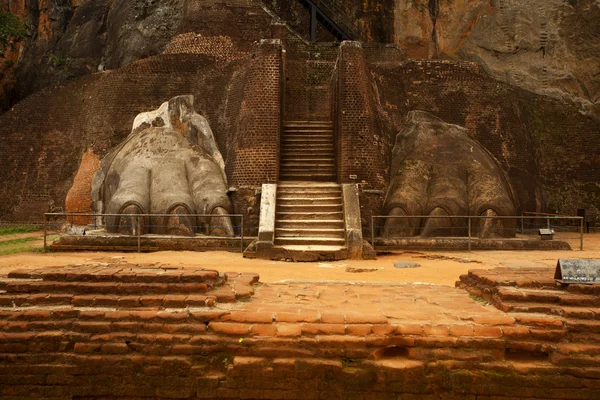 Sigiriya Lion's rock — Stock Photo, Image