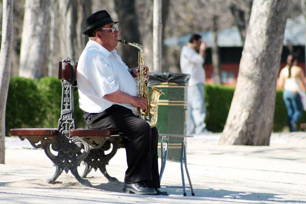 Saxofonista cigano — Fotografia de Stock