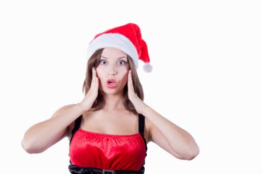 Beyaz arka plan üzerinde izole eliyle yanağını yüz dokunmadan santa şapka ile gülümseyen güzel kız