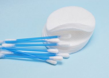 Pamuk diskler ve sopa