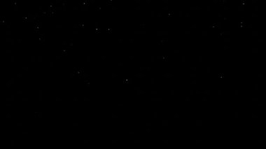 İlk kar yavaşça düşüyor.