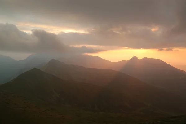 Sunset over the Carpathian Mountains — Stok fotoğraf