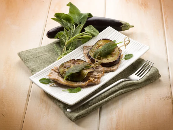 Saltimbocca med aubergine — Stockfoto