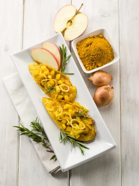 Escalope with apple onions and curry — Stock Photo, Image