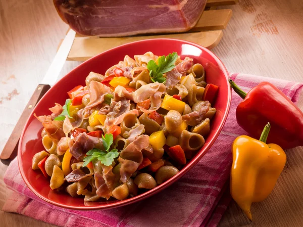 Pasta with capsicum and parma ham — Stock Photo, Image